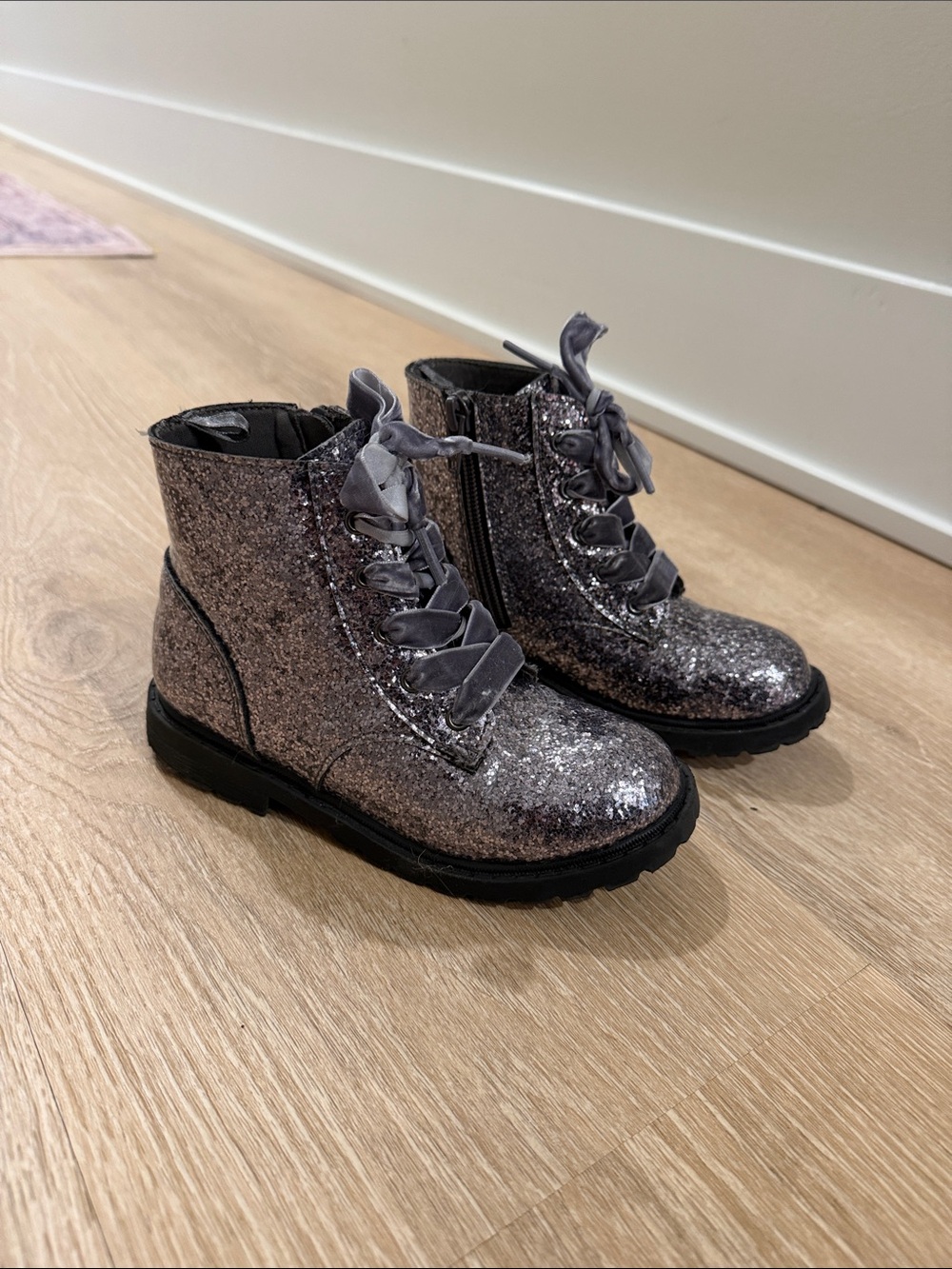 Old Navy Girls Silver Glitter Lace-Up Ankle Boots